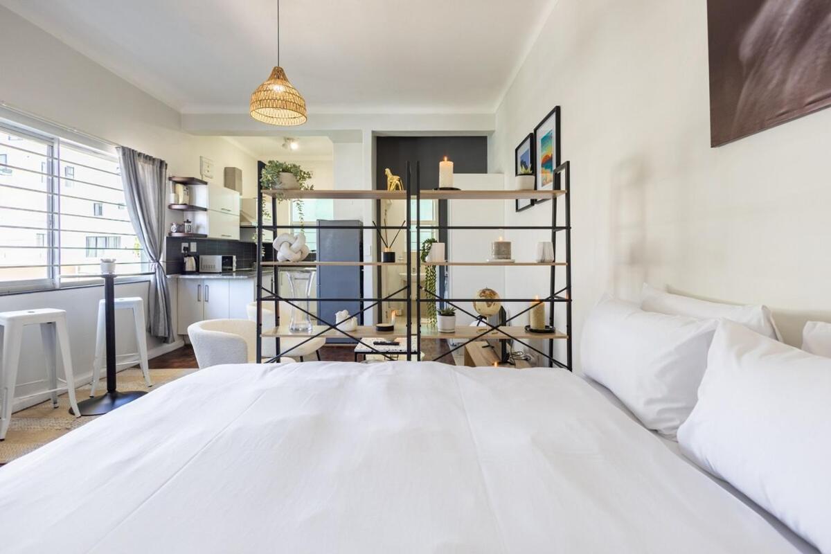 Charming Sea Point Apartment