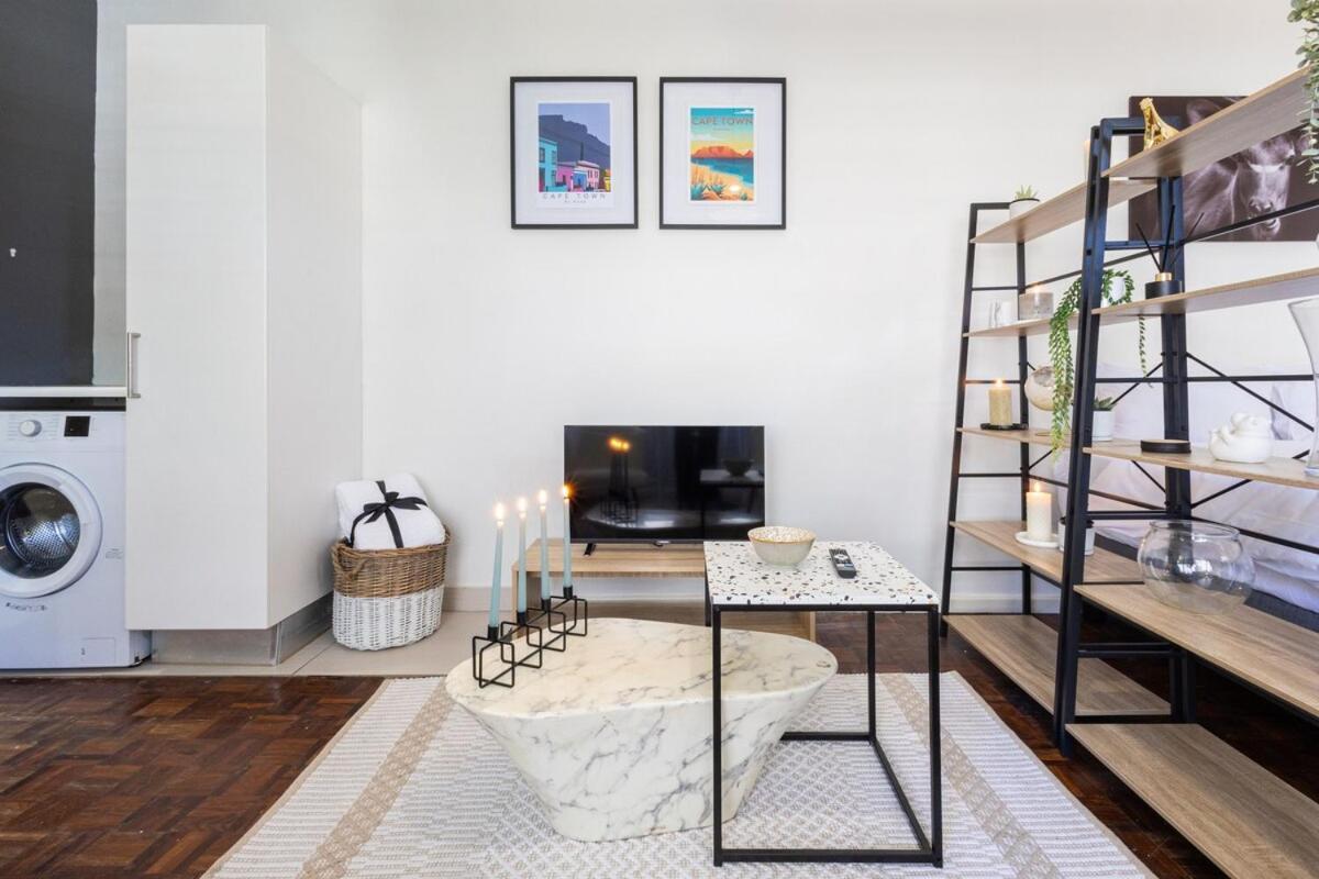 Charming Sea Point Apartment